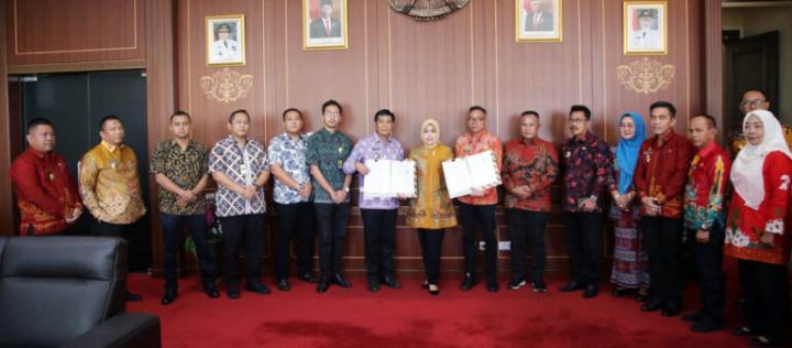 Pemkab Lamsel - Kejari Teken MoU Kerjasama MPP dan Bantuan HukumÂ 