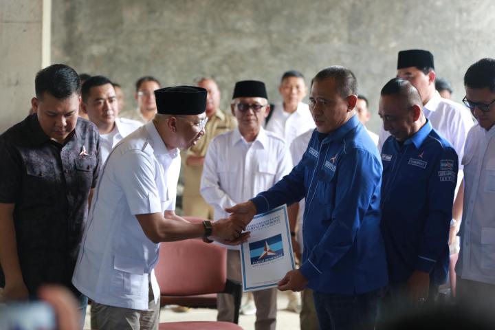 Bacagub Rahmat Mirzani Djausal Melakukan Pengembalian Berkas Penjaringan Ke Partai Demokrat 