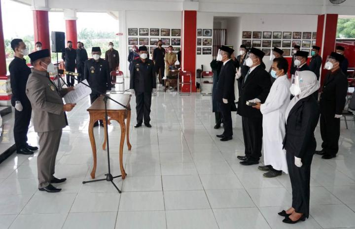 Bupati Lampung Selatan H. Nanang Ermanto Lantik Enam Pejabat Eselon II Hasil Lelang Terbuka