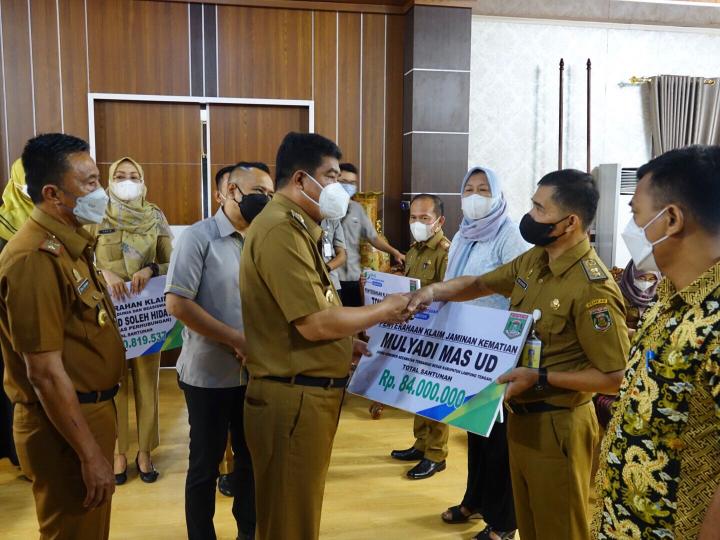 Lindungi Tenaga Kerja Non PNS, Pemkab Lamteng dan BPJS Ketenaga Kerjaan Teken Kerjasama
