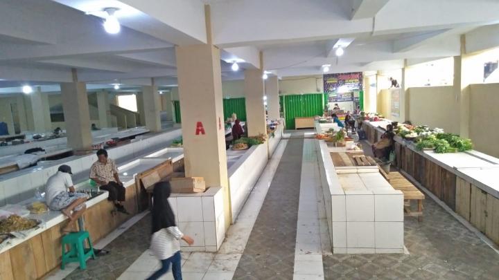 Pedagang Pasar Smep Gigit Jari, Lantaran Masih Sepi Pembeli