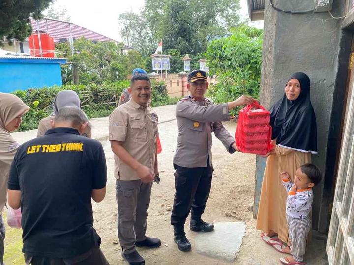 Wakapolres Lampung Barat Berbagi Berkah Bersama Warga di Hari Ke-5 Bulan Suci RamadhanÂ 