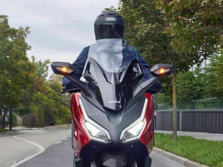 Mengenal Jenis dan Posisi Lampu Sein Depan Sepeda Motor 