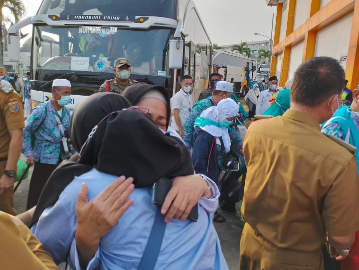 Disambut Suka Cita, Jemaah Haji Kloter Terakhir Tiba di Lampung 
