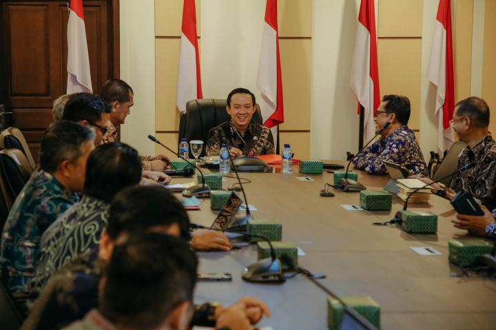 Pastikan Sekolah Rakyat Berjalan Optimal dan Tepat Sasaran, Sekdaprov Marindo Pimpin Rapat Evaluasi Sekolah Rakyat bersama BPKP