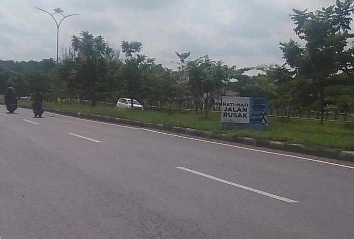 Lebaran Sebentar Lagi, Jalan Terusan Ryacudu Belum Juga DiperbaikiÂ 