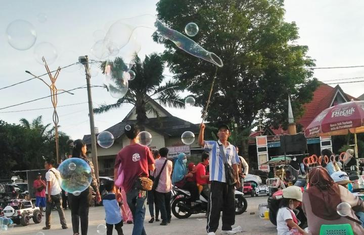 Laris Manis, Senyum Pedagang Balon Raih Berkah Libur Tahun 2022 