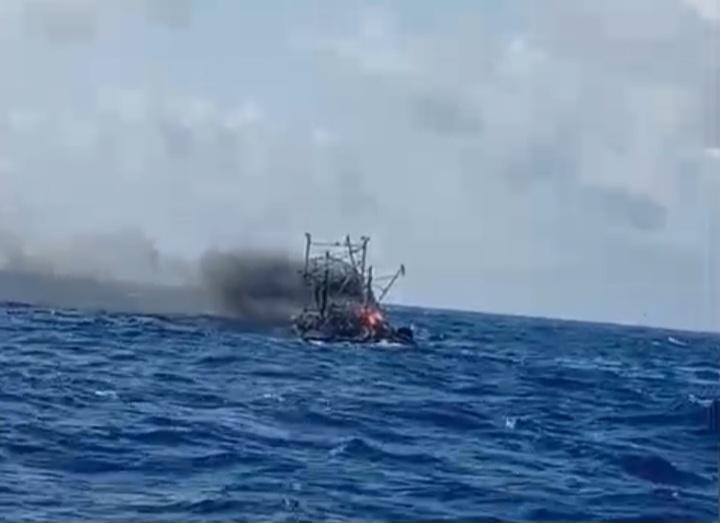 Kapal Nelayan Terbakar di Perairan Tanjung Belimbing, Tim SAR Dikerahkan