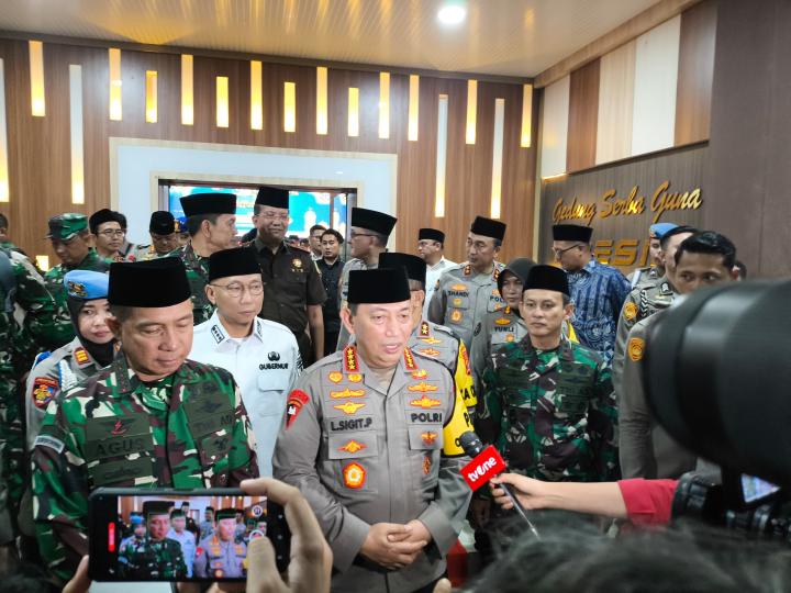 Kapolri dan Panglima TNI Janji akan Penuhi Keinginan Keluarga Korban Penembakan pada Insiden Judi Sabung Ayam