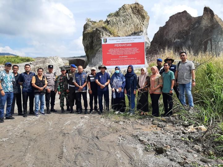 DLH Segel Tiga Tambang Batu Ilegal di Kemiling, Bandar Lampung
