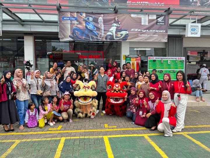 ASTRA MOTOR NATAR GELAR SHOWROOM EVENT MERIAH DENGAN PERTUNJUKAN BARONGSAI DAN PROMO SPESIAL HONDA