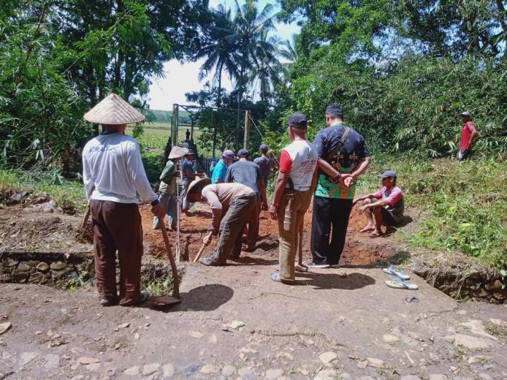 Desa Kemalo Abung Rehab Jembatan Gantung, Penghubung Antar Dua Kabupaten dan Desa