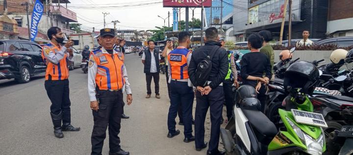 Dishub Bandar Lampung Tertibkan Kawasan Mall Chandra Lewat Pemasangan Rambu Lalu Lintas