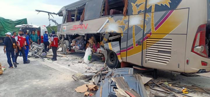 Hutama Karya Beberkan Kronologi Kejadian Kecelakaan di JTTS