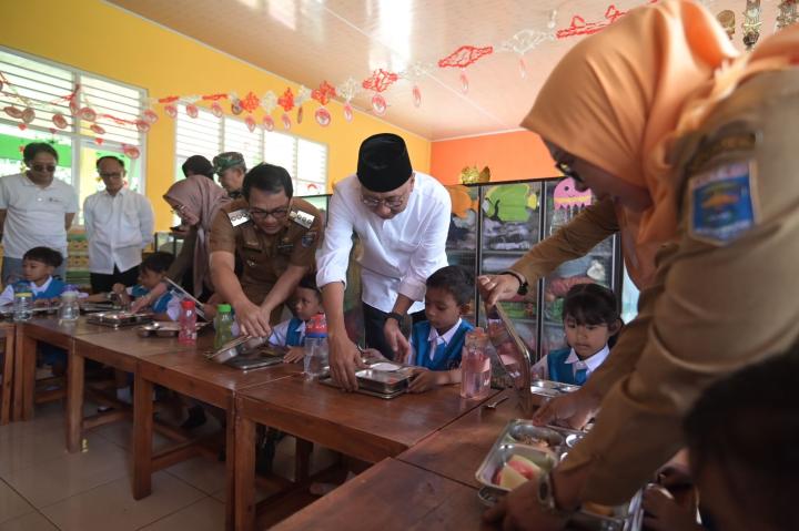 Lampung Awali Makan Bergizi Gratis, Libatkan Difabel di Dapur Sehat   