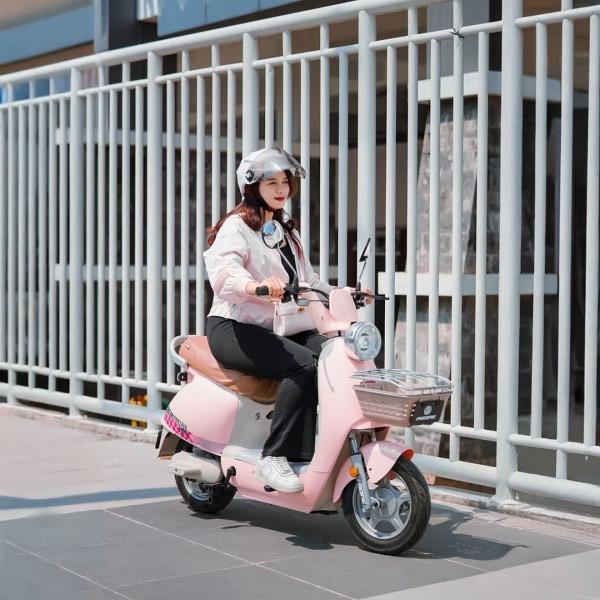 Kenali 5 Perbedaan Sepeda Listrik dan Motor Listrik