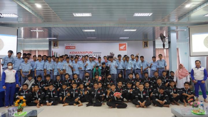 Ratusan Siswa SMK Muhammadiyah 2 Metro Dapat Edukasi Safety Riding #Cari_Aman dari TDM