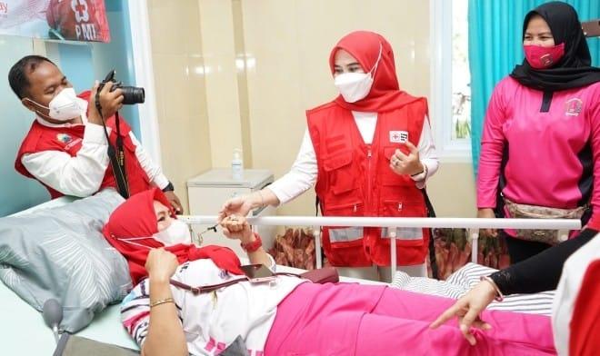 Ketua Palang Merah Indonesia (PMI) Lampung Selatan Hj. Winarni Nanang Ermanto Ajak Masyarakat, Khususnya Generasi Milenial Untuk Menjadi Pelopor Aksi Donor Darah Sukarela 