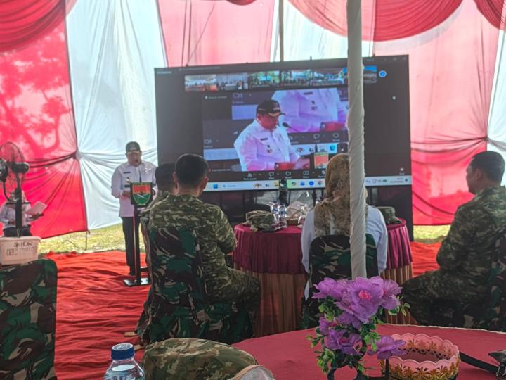 Sinergi TNI Melalui Kodam XXI/Raden Inten dan Pemerintah Daerah Bangun Jembatan di Kali Pasir   