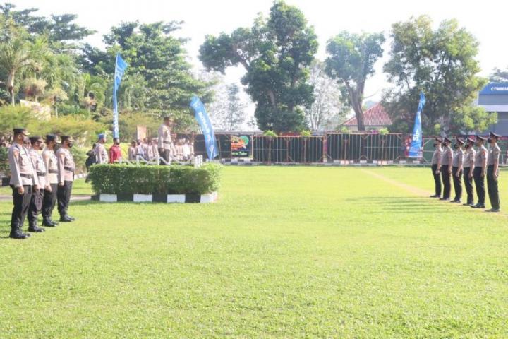 Kapolres Tuba Pimpim Upacara Kenaikan Pangkat