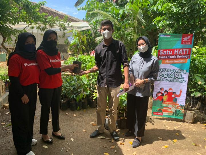 TDM Turut Tanam Ratusan Pohon di Lambar