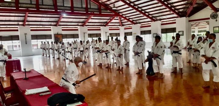 WAKETUM II PB. PERKEMI Ss Maridi Kartasasmita Secara Resmi Menutup Kegiatan Penataran Pelatih dan Penguji Daerah Se - Indonesia