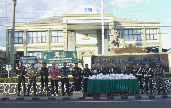 PSMTI Lampung Bersama Denpom II/3, Serta Chandra Peduli Kasih Bagikan Takjil Kepada Masyarakat Sekitar