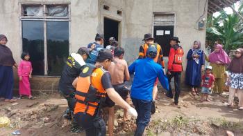 Terseret Arus Banjir, Royani Ditemukan Meninggal DuniaÂ 