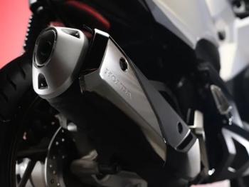 Penyebab Keluarnya Asap Hitam Dari Knalpot Motor 