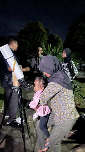 Kenalkan Sains dan Teknologi, Masyarakat Antusias Melihat  Jalur Jelajah Langit Di Kebun Itera