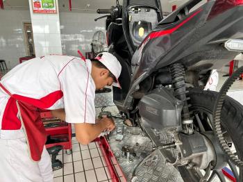 Mengganti Oli Secara Rutin Langkah Penting Menjaga Performa 