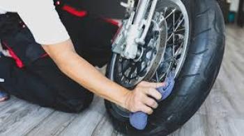 Ini Dia Bahaya Semir Pada Ban Motor 