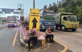 Kendaraan Sumbu Dua dan Tiga Dialihkan, Polisi Urai Kepadatan di Bakauheni