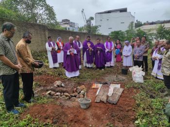 Peletakan Batu Pertama Saat Perayaan Ulang Tahun Yayasan Pelita Kasih ke - 15 dan Sekolah Luar Biasa Pelita Kasih ke - 5