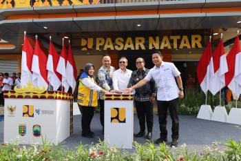 Menko Pangan Zulkifli Hasan Didampingi Pj Gubernur Samsudin Resmikan Pasar Natar Yang Telah Direvitalisasi Menjadi Bangunan Modern 
