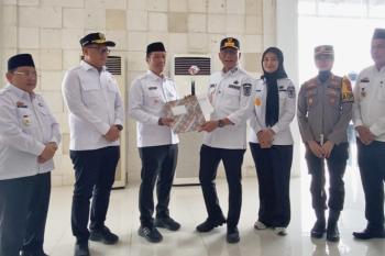 Pemkab Pesisir Barat Hibahkan Tanah dan Gedung Samsat Untuk Tingkatkan Pelayanan Publik 