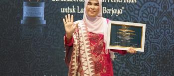 Bunda Hj.Winarni Terima Penghargaan Wanita Inspiratif Penanganan Stunting IKWI Award 2022