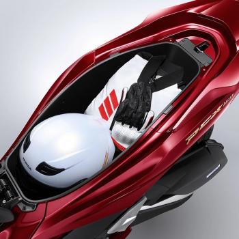 Tips Menyimpan Helm Yang Aman Saat Parkir
