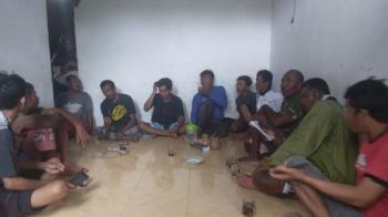 Cerita dibalik ABK KM Hentri Bisa Selamat â€œDitolong Nelayan Pencari Telur Ikanâ€
