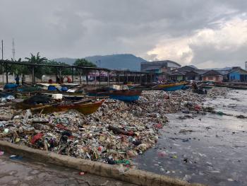 Tiktokers Pandawara Soroti Sampah di Pantai SukarajaÂ 