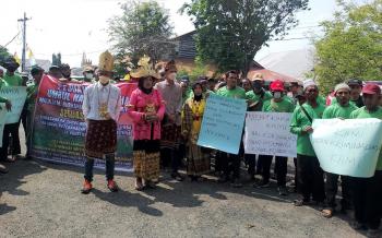 Ratusan Warga Way Kanan Aksi Damai Perjuangkan Tanah Umbul HamaraÂ 