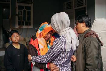 Wakil Gubernur Lampung Jihan Nurlela Tinjau Banjir di Way Kandis dan Sampaikan Belasungkawa kepada Keluarga Korban Longsor di Gedong Air