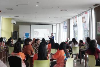 Ribuan Kartini Masa Kini Belajar Safety Riding dengan Berbagai Simulasi Berkendara
