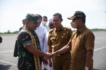 Ketua DPRD Lampung sambut Kunjungan Kerja KASAD di Bandara