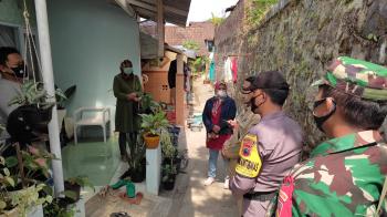 Babinsa Koramil 01/Magelang Tengah Edukasi Warga Isoman