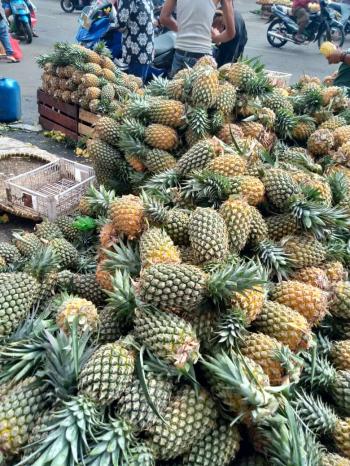 Jelang Lebaran Buah Nanas Banjiri Pasar Gintung, Pedagang Optimis Cuan