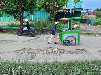 Jalan Raden Saleh Kembali Rusak, Warga Harap Segera DiperbaikiÂ 