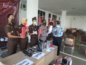 Rupbasan dan Kejaksaan Bandarlampung Musnahkan Barang Bukti Narkotika, Sajam, dan SenpiÂ 