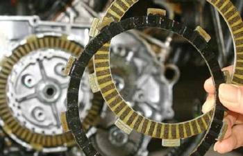 3 Ciri Kampas Kopling Motor Matic Mulai Habis