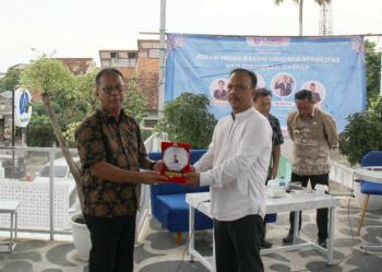 Mingrum Gumay Mendapat Anugerah  Tokoh Publik dari SMSI